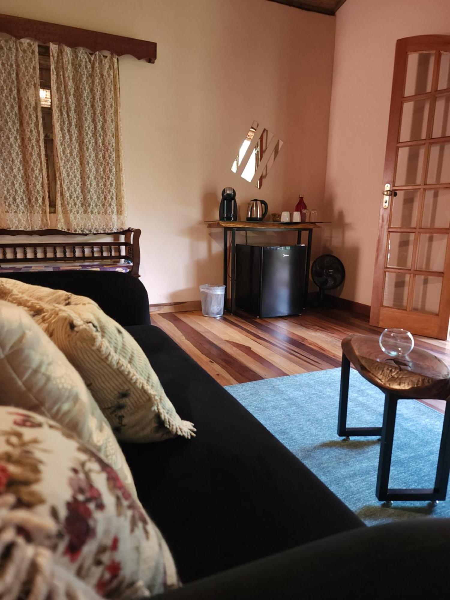 Sitio Belucci Bed & Breakfast ปินญาลซินโญ ภายนอก รูปภาพ